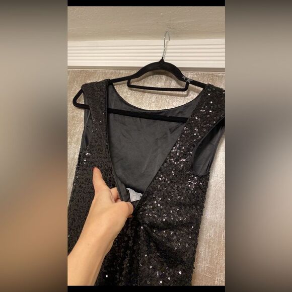 Pearl by Georgina Chapman Black Sequin Embellished Backless Gown, US0 - Picture 2 of 10